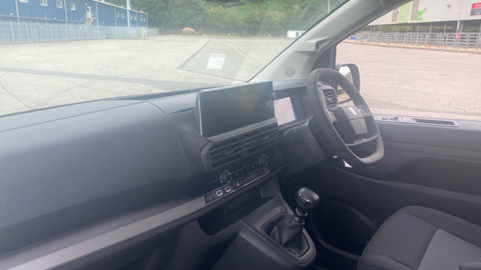 Peugeot Expert M Diesel 2.2 BlueHDi 150 Professional Van - Image 9